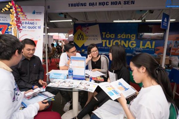 Ngày hội Tư vấn Tuyển sinh – Hướng nghiệp 2018 thu hút hàng ngàn học sinh THPT