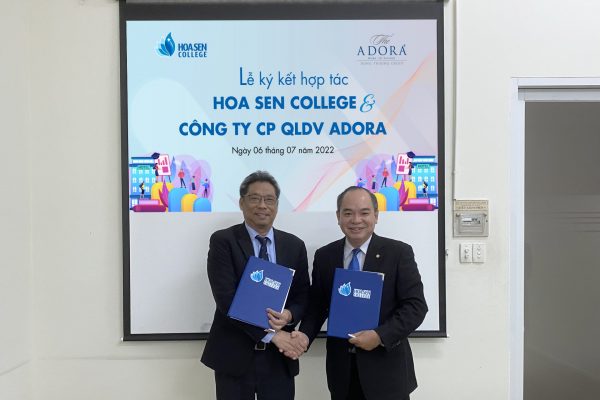 Lễ ký kết hợp tác giữa phỏm tá la College
 và công ty CP QLDV Adora