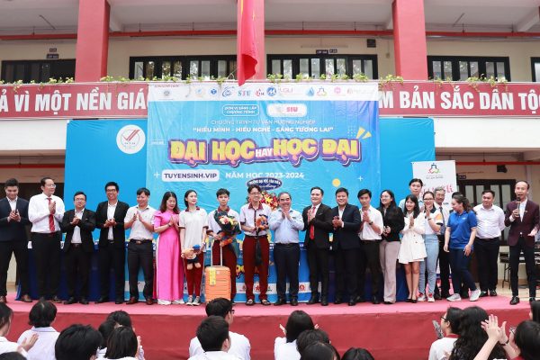 phỏm tá la COLLEGE
 KHỞI ĐỘNG CHƯƠNG TRÌNH TƯ VẤN HƯỚNG NGHIỆP TUYỂN SINH NĂM 2024