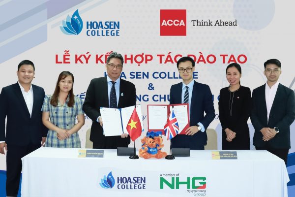 phỏm tá la College
 ký kết hợp tác đào tạo với Hiệp hội Kế toán Công chứng Anh quốc